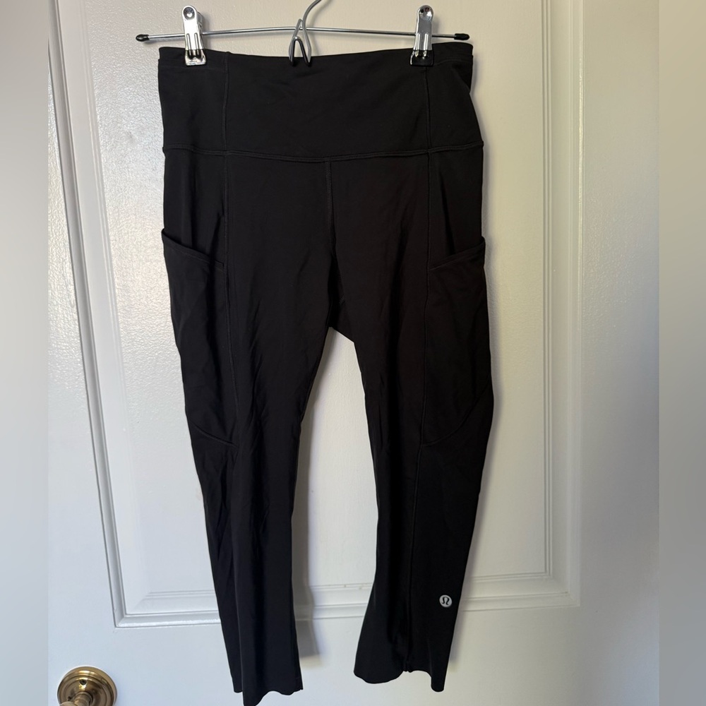 Women's Black lululemon cropped leggings